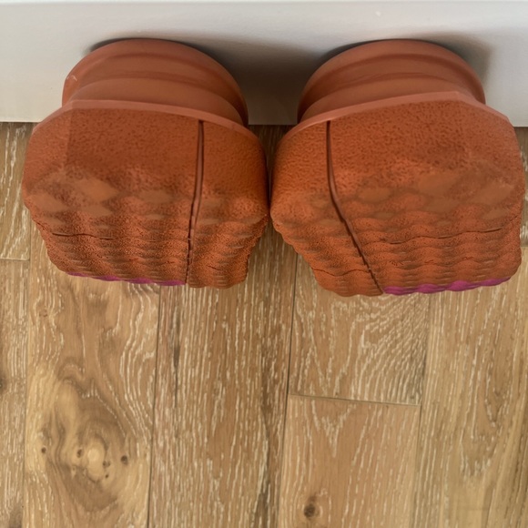 Off-White Women’s Sponge Perforated Clogs Size 39 - Picture 5 of 8